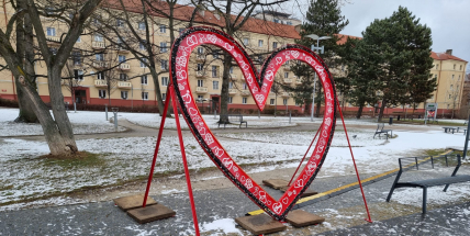 Valentýnské srdce už láká všechny zamilované na náměstí 17. listopadu