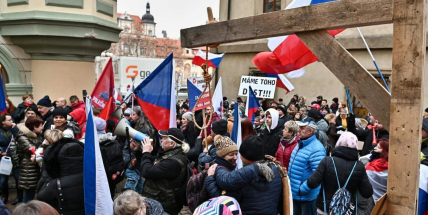 Vyzývali k násilí vůči politikům, čelí obvinění z terorismu