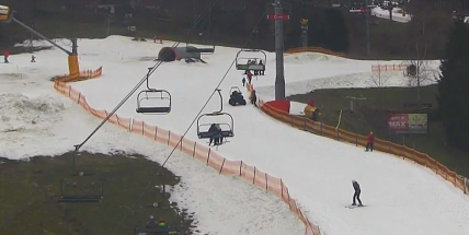 V lyžařském areálu na Monínci se zasekla lanovka, na místě zůstali lidé uvězněni přes hodinu