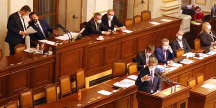 Pandemickou novelu začne Sněmovna znovu projednávat dnes odpoledne