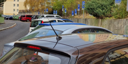V Příbrami chybí místa k parkování, vyřešit to mají zóny