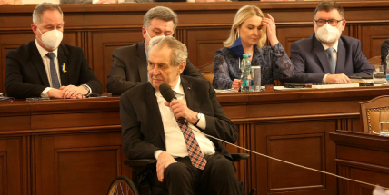 Návštěvu Sněmovny k rozpočtu využil Zeman i ke zdravicím s poslanci
