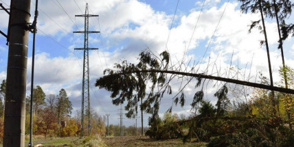 Energetici ve středních Čechách obnovili většinu dodávek elektřiny