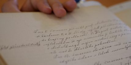 Jak vypadal život na příbramském gymnáziu před sto padesáti lety? Studenti přepsali nejstarší kroniku školy