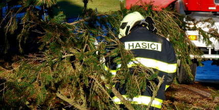 Středočeští hasiči mají v důsledku větru stále nadprůměrný počet výjezdů