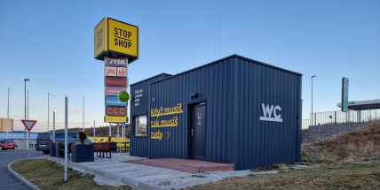 Policisté pátrají po zloději, který se vloupal o víkendu do kavárny u STOP SHOPU