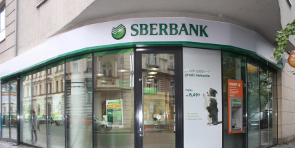 Sberbank CZ, která má vazby na Rusko, ve 14:00 uzavřela své pobočky v ČR