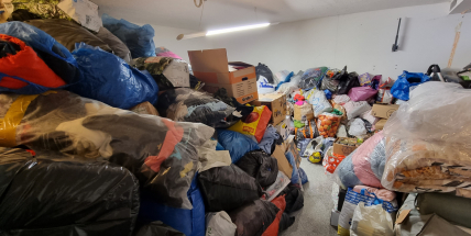 Středočeská města spouští materiální sbírky, sběrná místa mají i České dráhy