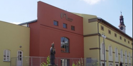 Swingová kavárna zahájí muzejní sezónu v Rožmitále, její výtěžek město věnuje Ukrajině