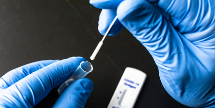 Epidemie koronaviru slábne, v nemocnicích je nejméně nakažených od konce ledna