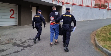 Zfetovaní mladíci chtěli po muži cigaretu. Když odmítl, surově ho zbili