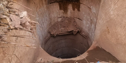 U Lešetic se propadl betonový kryt a odhalil větrací důlní šachtu