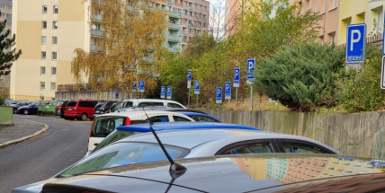 Senioři budou za rezidentní karty platit zřejmě jen několik stovek ročně