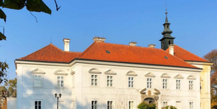 Zámek Radíč: Z gotické tvrze barokní památkou