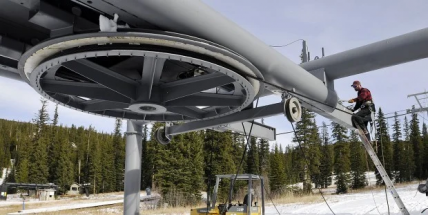 Lyžaři ve středních Čechách měli dobré podmínky, areálům ale vzrostly náklady