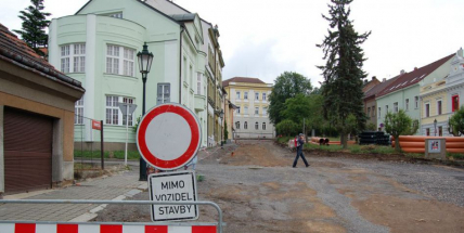 Práce v Hrabákově ulici stojí, firma Šafinvest zatím nezahájila práce