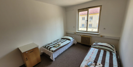 Podívejte se, jak budou bydlet uprchlíci v provizorních prostorách příbramské nemocnice