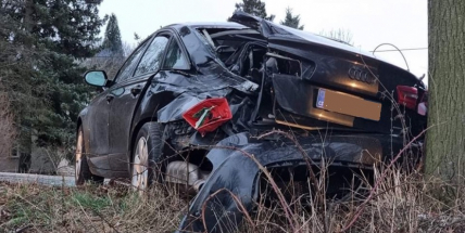Vlak na přejezdu v Rejkovicích narazil do auta, řidič vyvázl bez zranění