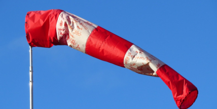 Na Příbramsku hrozí od pondělního odpoledne silný vítr s nárazy o rychlosti nad 65 kilometrů v hodině