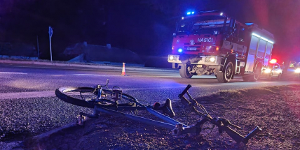 Opilý cyklista nedal na strakonické silnici přednost v jízdě, s úrazem hlavy skončil v nemocnici