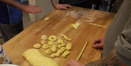 Odsouzení v příbramské věznici se učí péct velikonočního beránka nebo pletený věnec