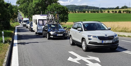 V Česku by brzy mohli řídit auto pod dohledem i 17letí řidiči