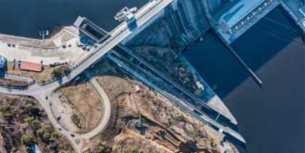 Fotogalerie: Na Orlické přehradě pokračuje výstavba bezpečnostního přelivu
