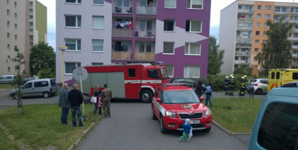 Poplach na Drkolnově. Po požáru kuchyně 2 lidi v péči záchranářů