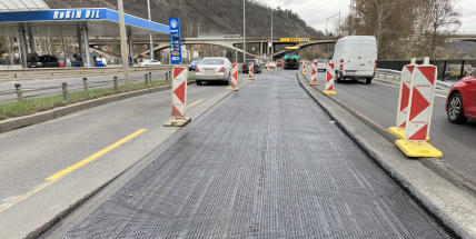 Pruh pro autobusy na Strakonické bude dokončen za necelý měsíc