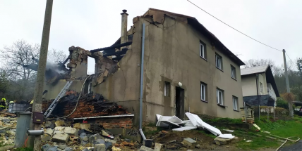Po výbuchu domu na Vsetínsku byli nalezeni čtyři mrtví lidé, žena a tři děti