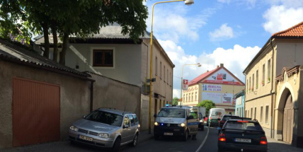 Nehoda v Rožmitálské ulici komplikuje dopravu v okolí