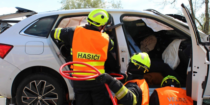 Dobříšští hasiči obhájili stupně vítězů v krajské soutěži ve vyprošťování u dopravních nehod