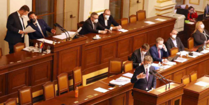 Sněmovna jednomyslně schválila zrušení stavu pandemické pohotovosti