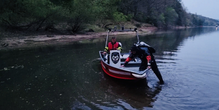 Na Orlíku hledají muže, který po skoku do vody nevyplaval