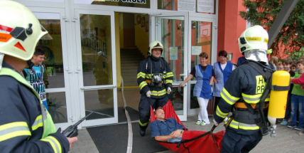 Žáci ze ZŠ Bratří Čapků si vyzkoušeli evakuaci