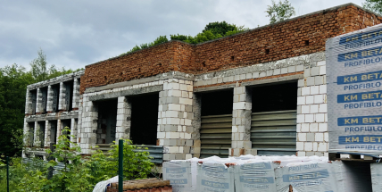 Známe budoucí podobu rozestavěné budovy u příbramské nemocnice