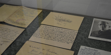 Ředitel Čapkova památníku představí výstavu V nouzi poznáš přítele