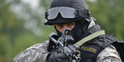 Muži, který vyhrožoval otci zabitím, hrozí až 18 let vězení