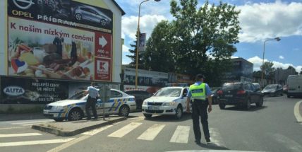 Aktuálně: Sražená chodkyně na kruhovém objezdu u Obory