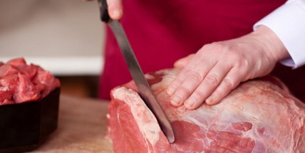 Průměrná cena masa v akčních letácích meziročně vzrostla o 19 procent