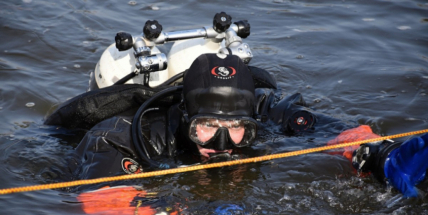 Senior na Příbramsku spadl ze svahu do řeky, na místě zemřel