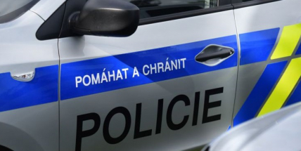 U Kozárovic skončilo Porsche v poli. Já neřídil, jen tady spím, řekl muž policii