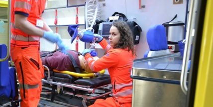 Středočeští záchranáři kvůli vedrům vyjíždějí víc než obvykle, hlavně ke kolapsům