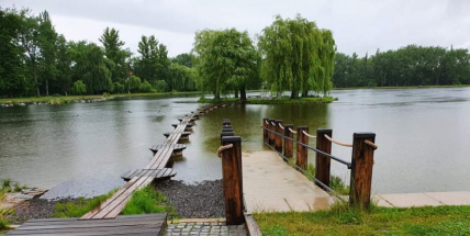 Víkend bude zpočátku deštivý, v neděli bude jasno a vrátí se tropické teploty
