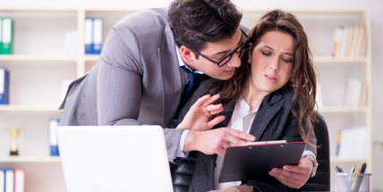 Projekt Stand Up má naučit okolí pomoci obětem sexuálního obtěžování