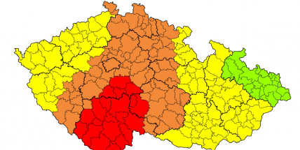 Meteorologové zpřísnili výstrahu. Bouřky mohou být extrémně silné, lze očekávat škody na majetku