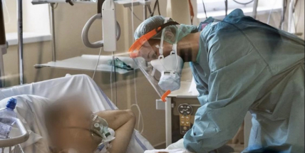 Covid byl loni nejčastější příčinou úmrtí, podlehlo mu 18 procent zemřelých