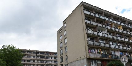 Bitky, vyhrožování, nepořádek a zápach. V příbramských ubytovnách se nic nezměnilo, město je bezradné