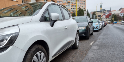 V největších středočeských městech řeší problémy s nedostatkem parkovacích míst