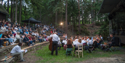 Amfiteátr v brdských lesích je otevřen hudbě a divadlu